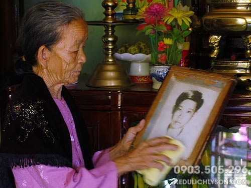 Vì sao mẹ ruột Tóc Tiên không về Việt Nam dự lễ cưới con gái  2sao